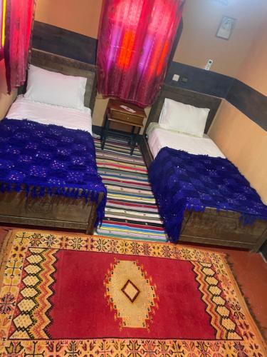 2 twin beds
