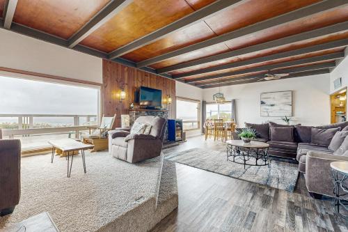 2 bedrooms, 5 beds