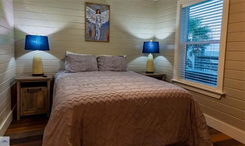 Blue Dolphin Inn and Cottages - image 12