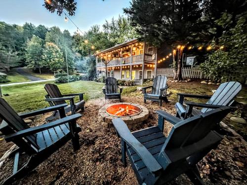 MTN View, Community Pool, Game Room, & Hot Tub!