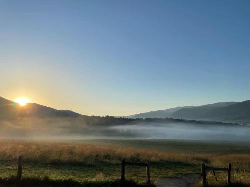 MTN View, Community Pool, Game Room, & Hot Tub!