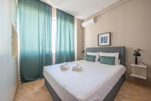 Artistic 2BDR Flat w Terrace & City View In Centre - Tap to explore photos