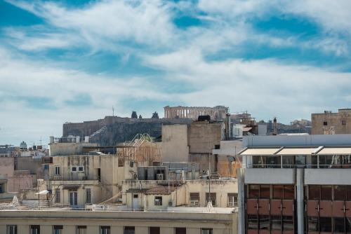 Artistic 2BDR Flat w Terrace & City View In Centre, Athen