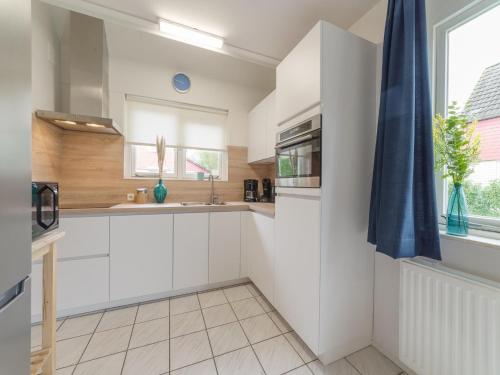  Holiday Home in Zeeland with Spacious Garden in Wemeldinge