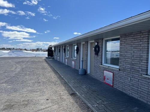 Earlton Motel