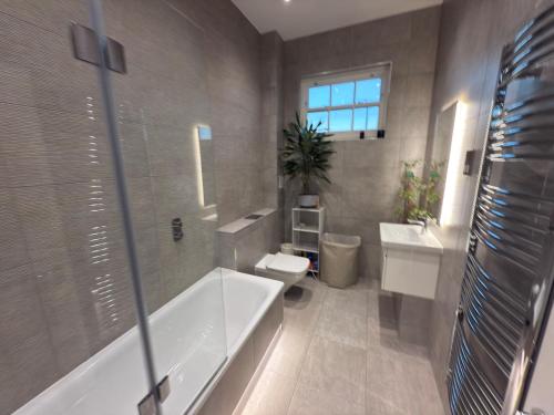 West London Luxury Oasis Ealing Broadway! - image 8