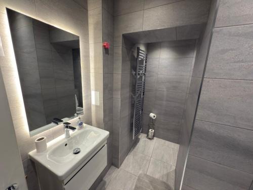 West London Luxury Oasis Ealing Broadway! - image 14