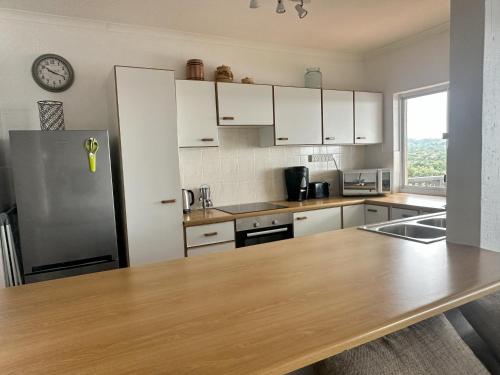 Lovely 3 bedroom holiday home with ocean view in Southbroom