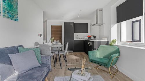 Cosy Luxury 2 Bedroom Apartment near NEC & Birmingham Airport, Birmingham