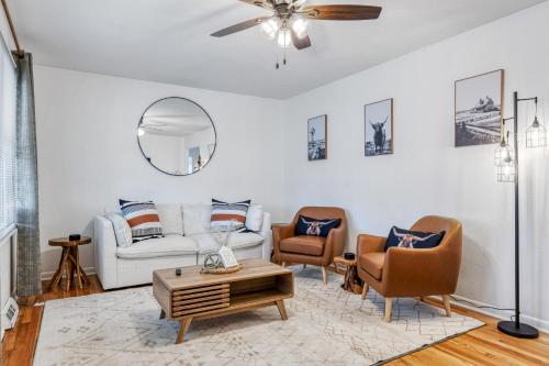 . Western Wentzville Bungalow by StayLage