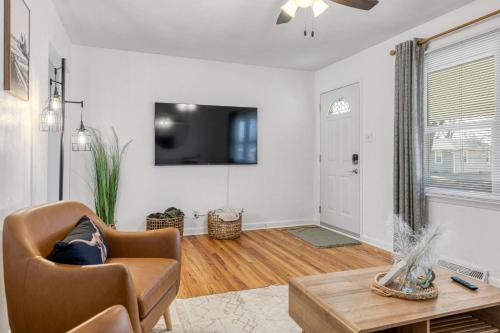 Western Wentzville Bungalow by StayLage - main image