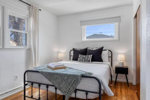 Western Wentzville Bungalow by StayLage - image 12