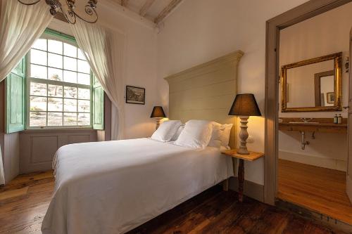 1 queen bed, 1 twin bed