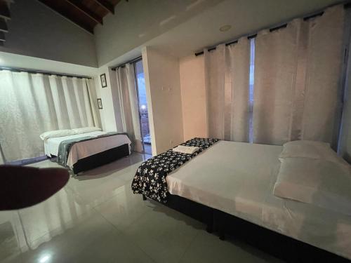 Apartamento Lof, Dúplex, iluminado, bueno , céntrico y bien ubicado en Laureles estadio, Medellín (fotografie 2)
