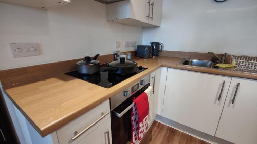 Bee Gateway - Work N Relax 500Mbps WiFi, Netflix, Paid Parking, Balcony and Memory Foam Beds, Manchester (fotografie 9)