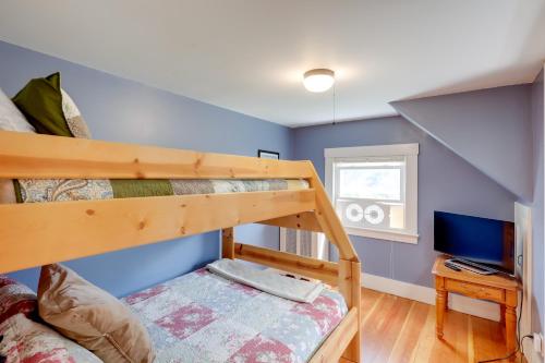 Franconia Escape on Half Acre with Fire Pit and Deck! - image 12