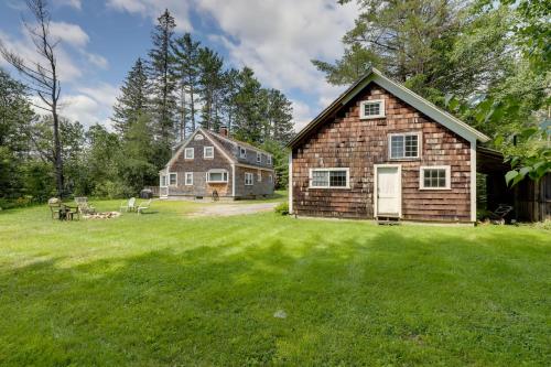 Franconia Escape on Half Acre with Fire Pit and Deck! - main image