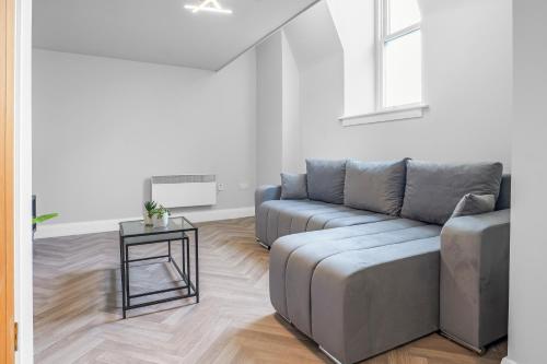 Modern Liverpool Retreat with Free Parking Ideal for Work and City Breaks, Ливерпуль (фото 10)
