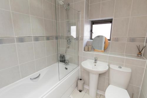 PARKING & BALCONY Luxe City Centre Sleeps 4, Wolverhampton (Foto 7)