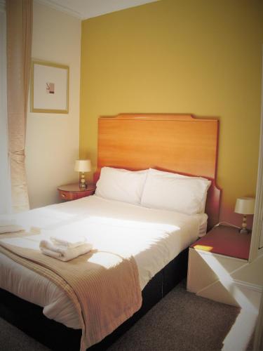 Town House Rooms - image 7