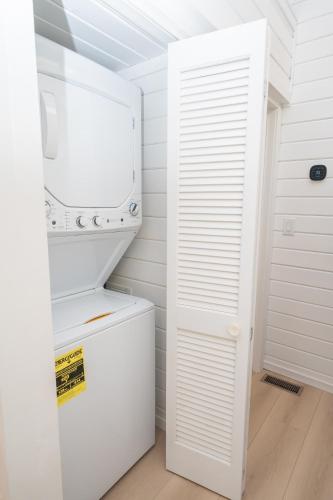 Happy Our! at Roadrunner Resort