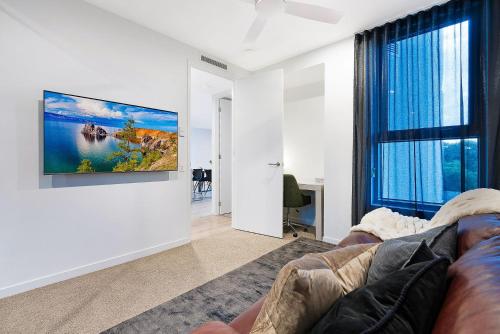The Sinclair - Luxury Brisbane Apartment near The Gabba with Rooftop Pool, 3 Bedrooms & City Views, Brisbane (photo 9)