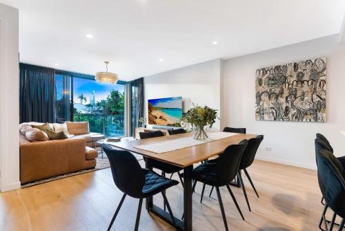 The Sinclair - Luxury Brisbane Apartment near The Gabba with Rooftop Pool, 3 Bedrooms & City Views, Brisbane (photo 3)