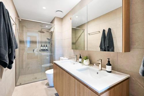 The Sinclair - Luxury Brisbane Apartment near The Gabba with Rooftop Pool, 3 Bedrooms & City Views, Brisbane (photo 10)