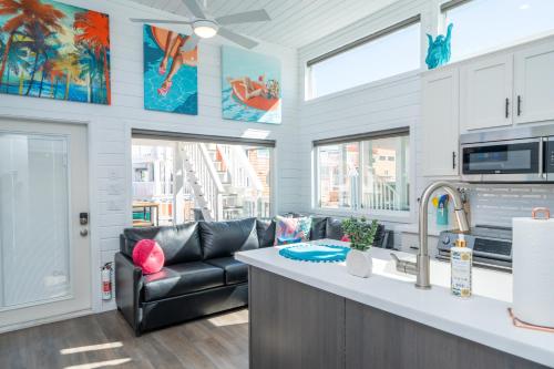 Sandy Cheeks, Deluxe Rive Views, Roadrunner Resort