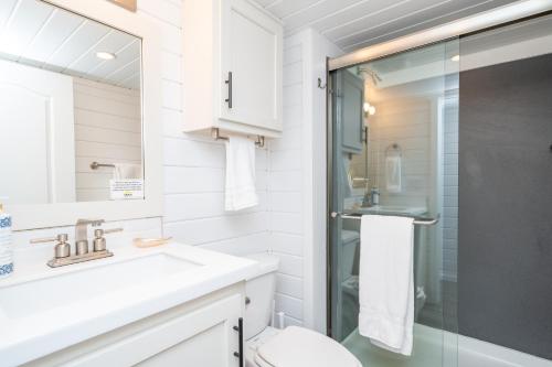 Sandy Cheeks, Deluxe Rive Views, Roadrunner Resort