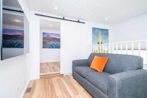 Sandy Cheeks, Deluxe Rive Views, Roadrunner Resort