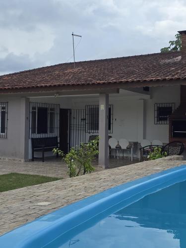 casa perto da praia, clima bom para descansar.