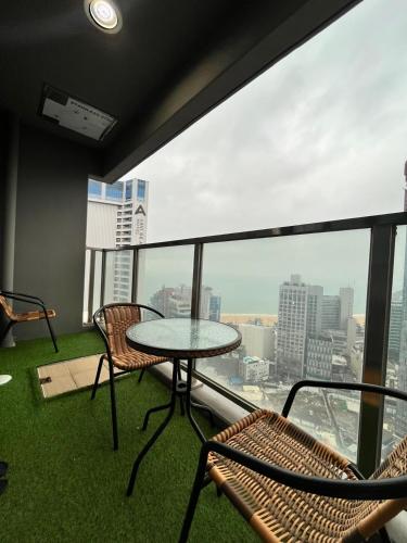 room detail thumbnail 1