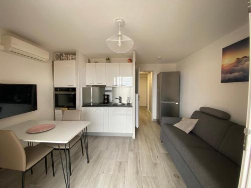 Apartment room in Superbe T2 climatisé avec parking privé proche plage à Sète - FR-1-472-207