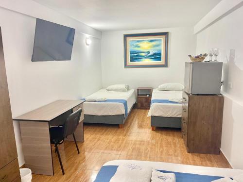 1 double bed, 2 twin beds