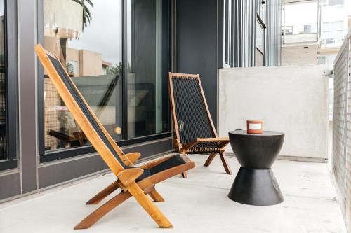 Magnificent two bedroom in West Hollywood detail
