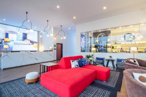 Lobby, SureStay by Best Western Iconic Ari-Jatujak in Chatuchak