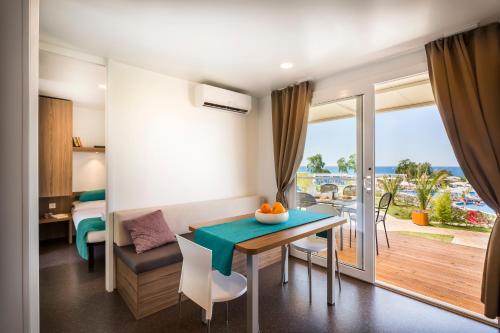 3 bedrooms, 6 beds