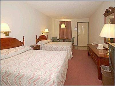 Mountain Empire Motel - image 4