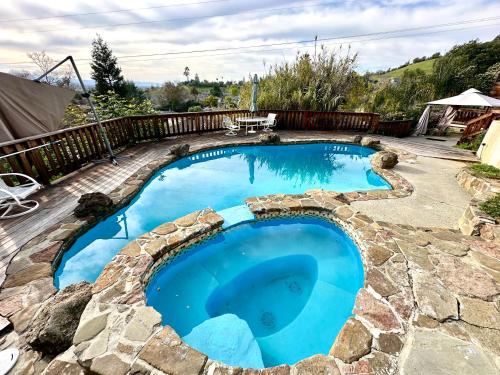 Retreat 7B4B Resort Pool Hot Tub Game City View