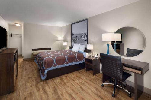 Super 8 by Wyndham Fallon