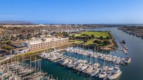 Hampton Inn Channel Islands Harbor - image 3