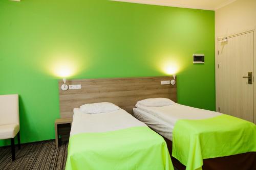 2 twin beds
