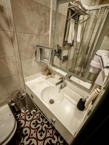 Pera Luna Residence - image 14