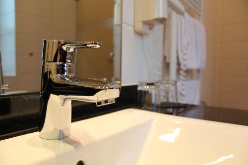 Adena Hotel - main image