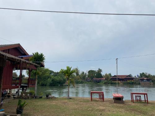 Khampheng River views sunset in Don Khone