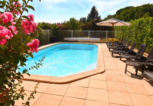 Dārzs, Lou Tranquillou - Nature - Piscine - Idéalement Placé (Maison Super Calme et Confortable - Idealement Situee - Clim - Vue Montagnes - Piscine Partagee - Pa) in Sauzet (Rhone-Alpes)