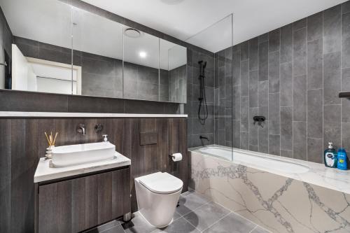 3BR apartment close to Accor Stadium - image 5