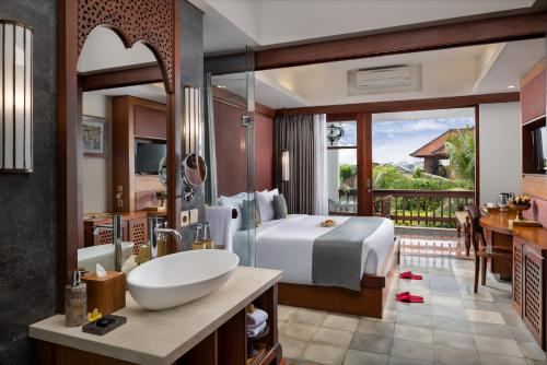 Double or twin room, deluxe, pool view