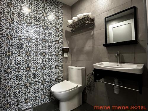 Mana Mana Hotel • Melaka • - 화장실